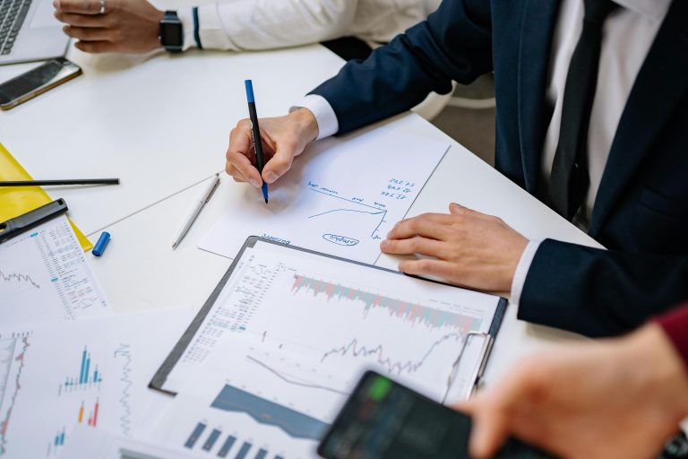 Digital business trends in Pakistan 2026charts in a corporate setting.